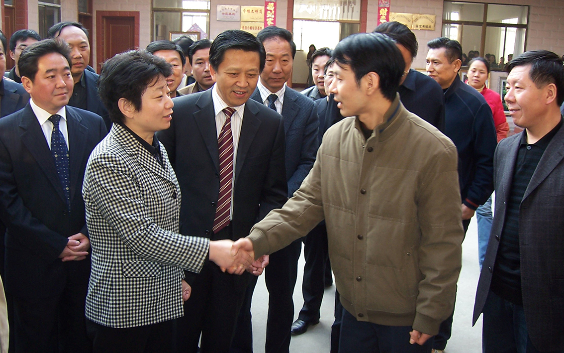 省委常委 副省长黄莉新左二接见总经理朱俊存右二.jpg